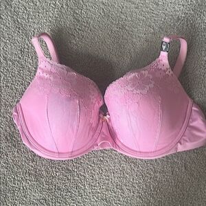 Victoria’s Secret Body by Victoria Women’s Pink Lace Bra!
